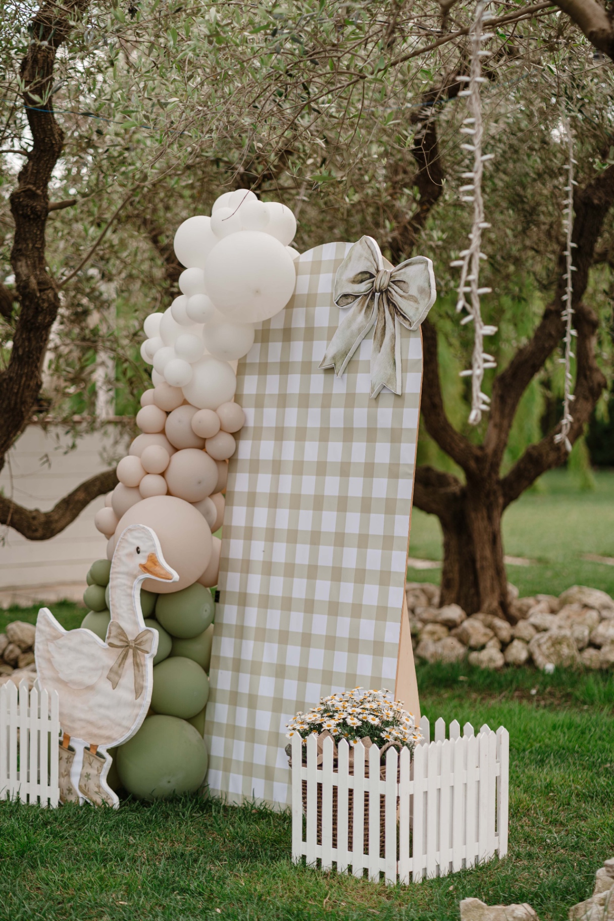 Set up oca country chic con backdrop vichy e margherite